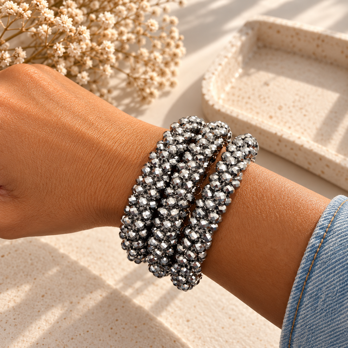 Bracelet élastique en perles de verre – Argenté | Trésors de Ava