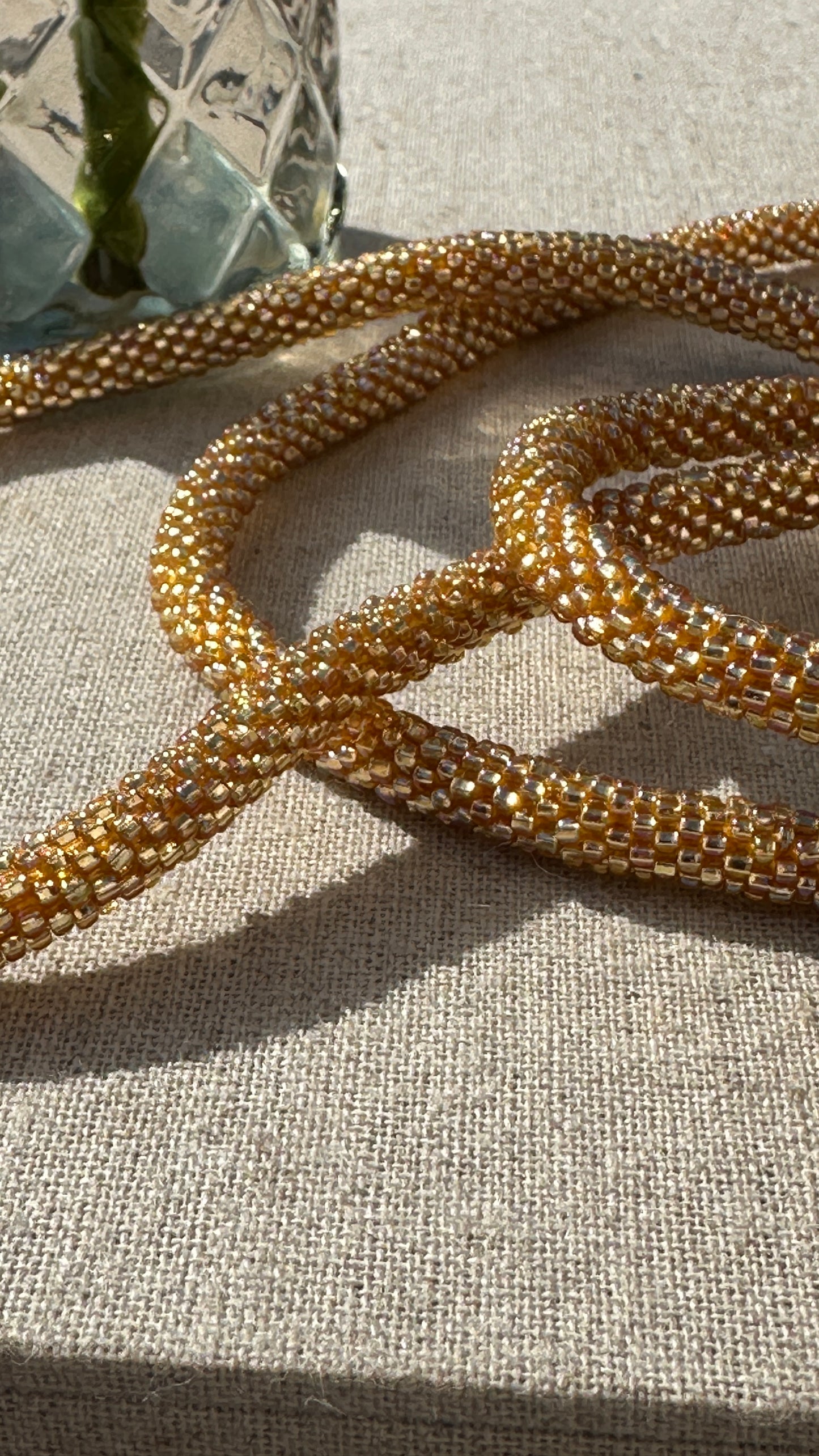 Cordon de Téléphone en Perles de verre – unique, tendance et responsable #A20 gold Lightning