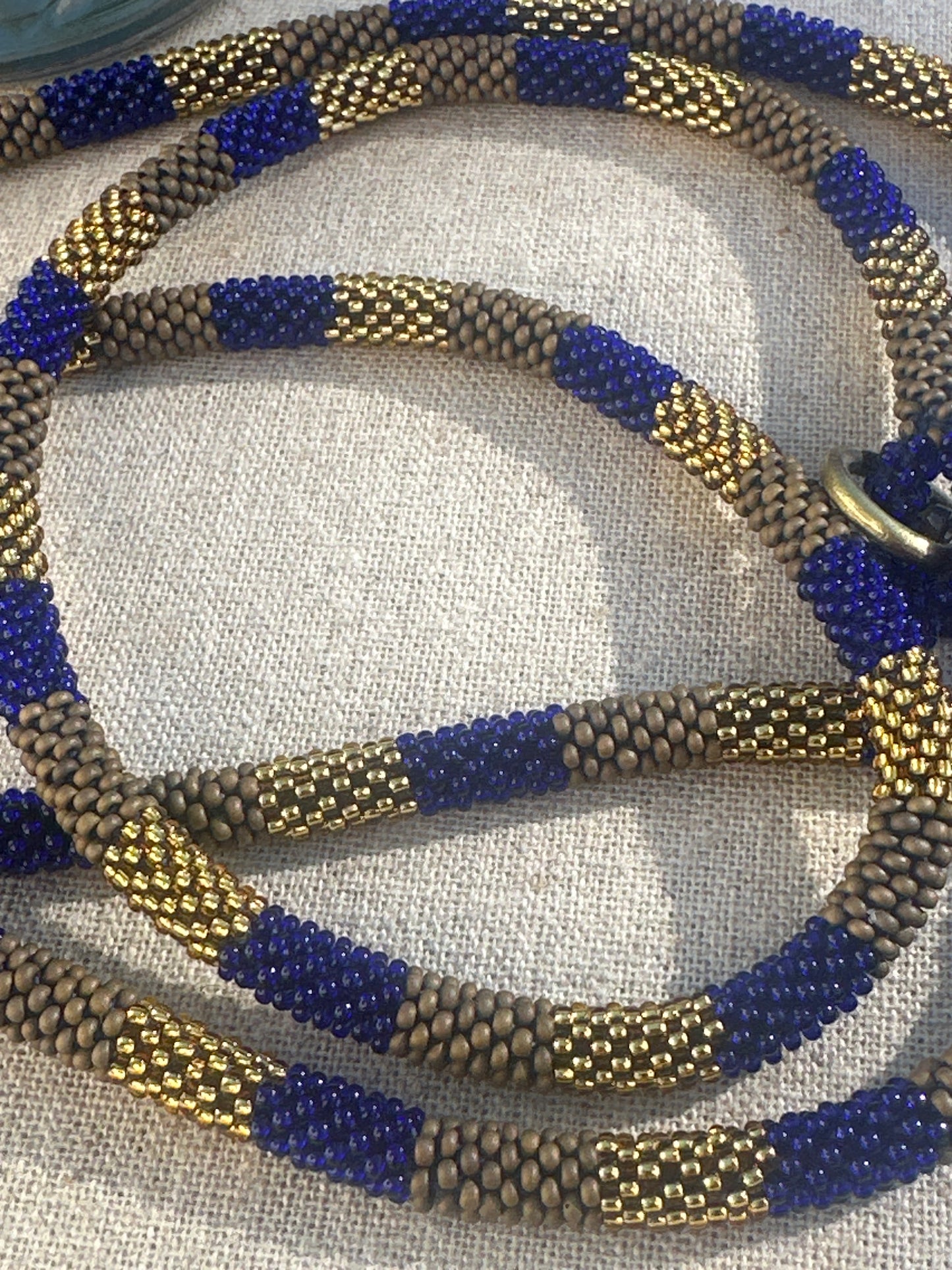 Cordon de Téléphone Portable Népalais en Perles de Verre #A34 bleu marine doré taupe