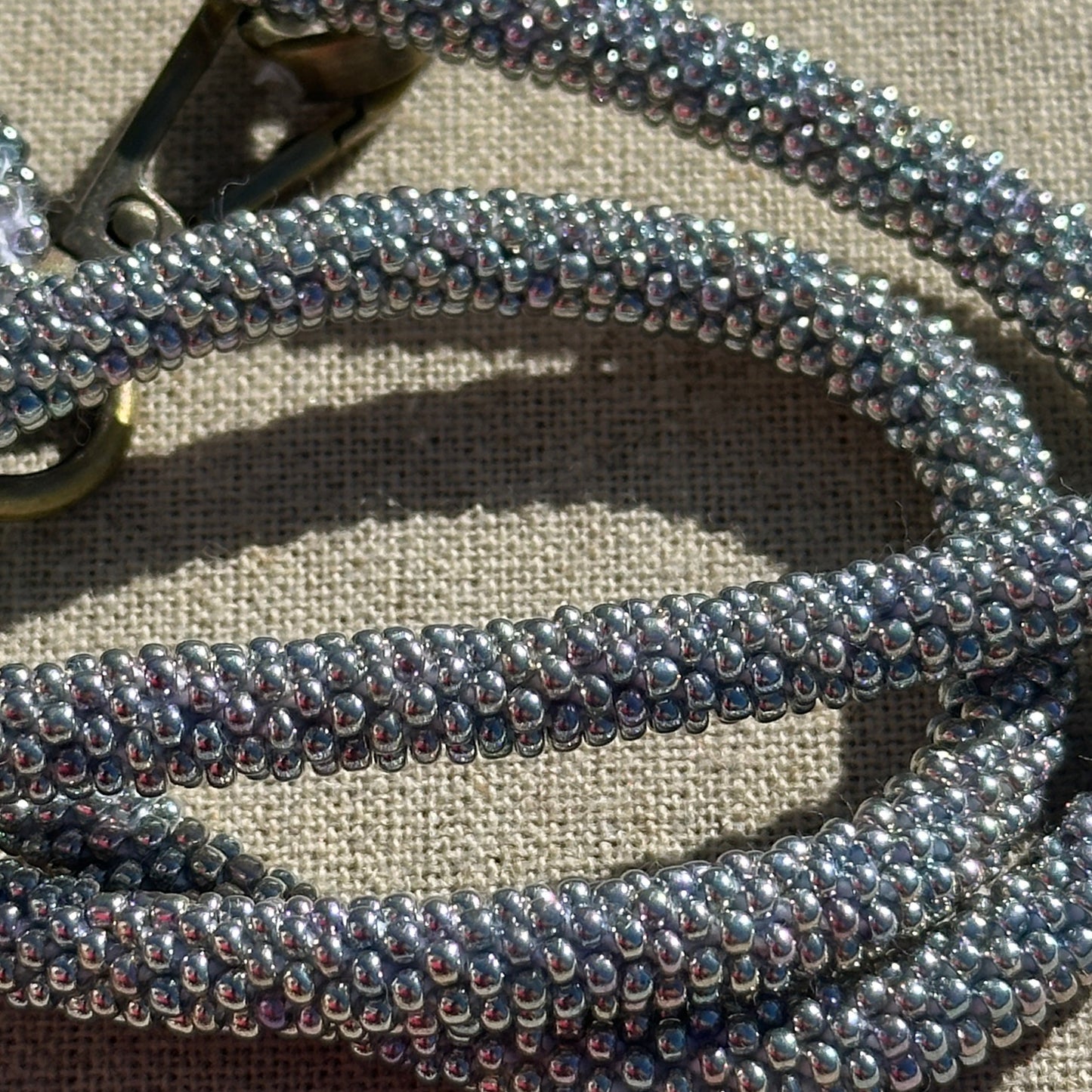 Cordon de Téléphone en Perles de verre – unique, tendance et responsable #A23 gris argenté Soldout