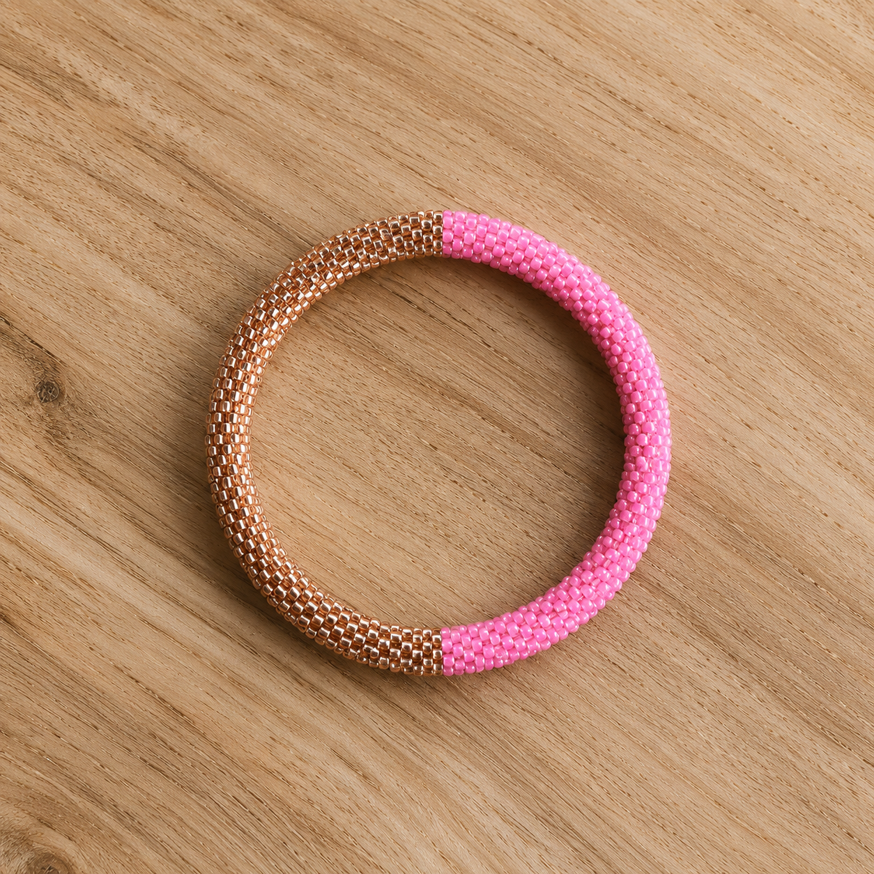 Bracelet népalais – Trésors de Ava Rose fluo champagne rosé