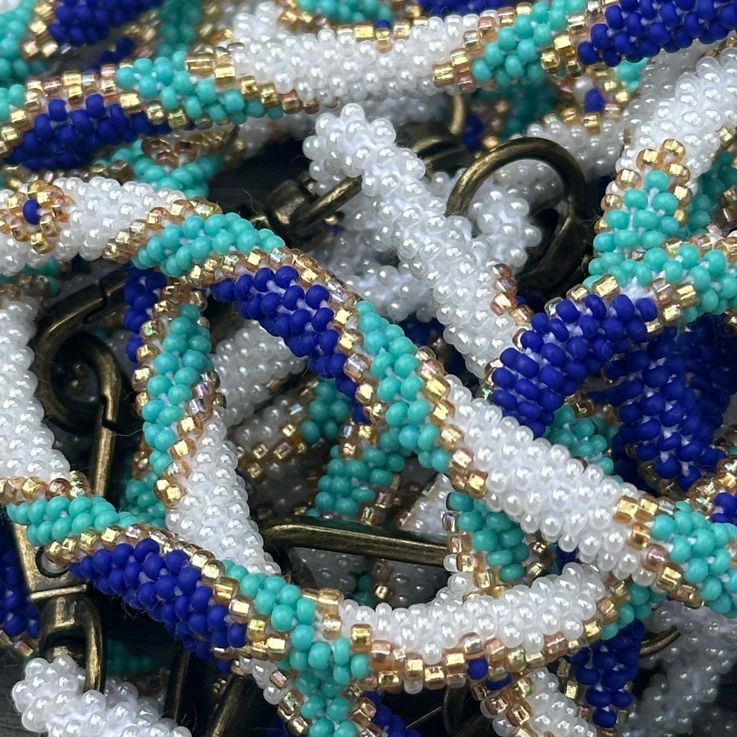 Cordon de téléphone bleu ethnic – Tissé artisanalement | Trésors de Ava