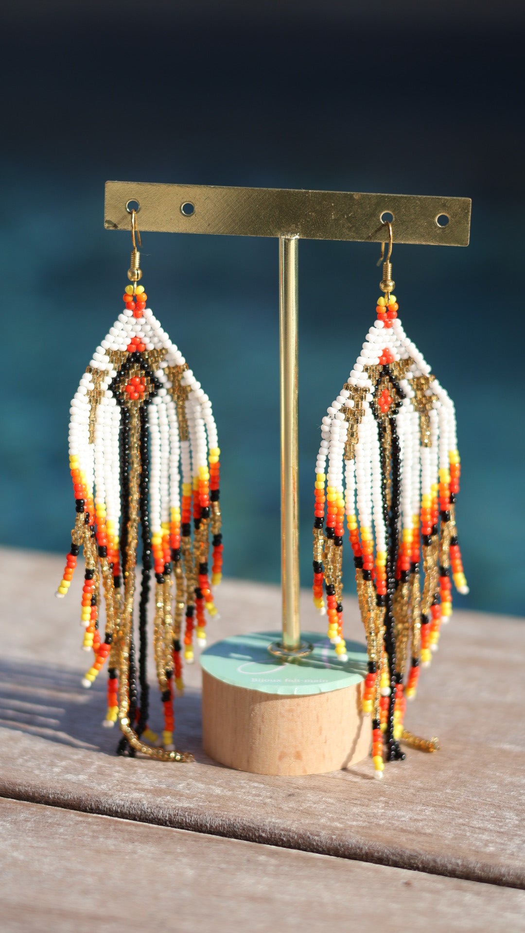 Boucles d'oreilles AMARA Indiennes Blanche, noire et orange