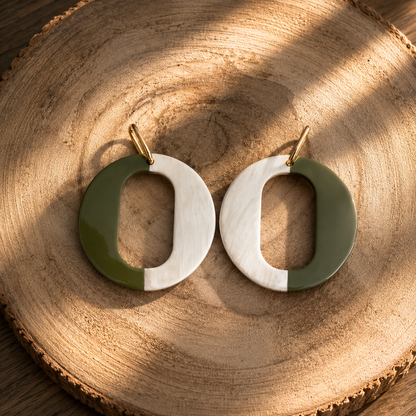 Boucles d’oreilles Signature en corne naturelle Intemporelle | Trésors de Ava