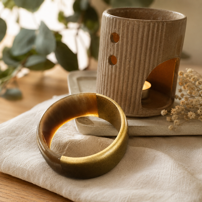 Manchette dorée en corne naturelle - Bracelet artisanal- Trésors de Ava