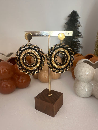 Boucles d'oreilles DEVI noire et dorée