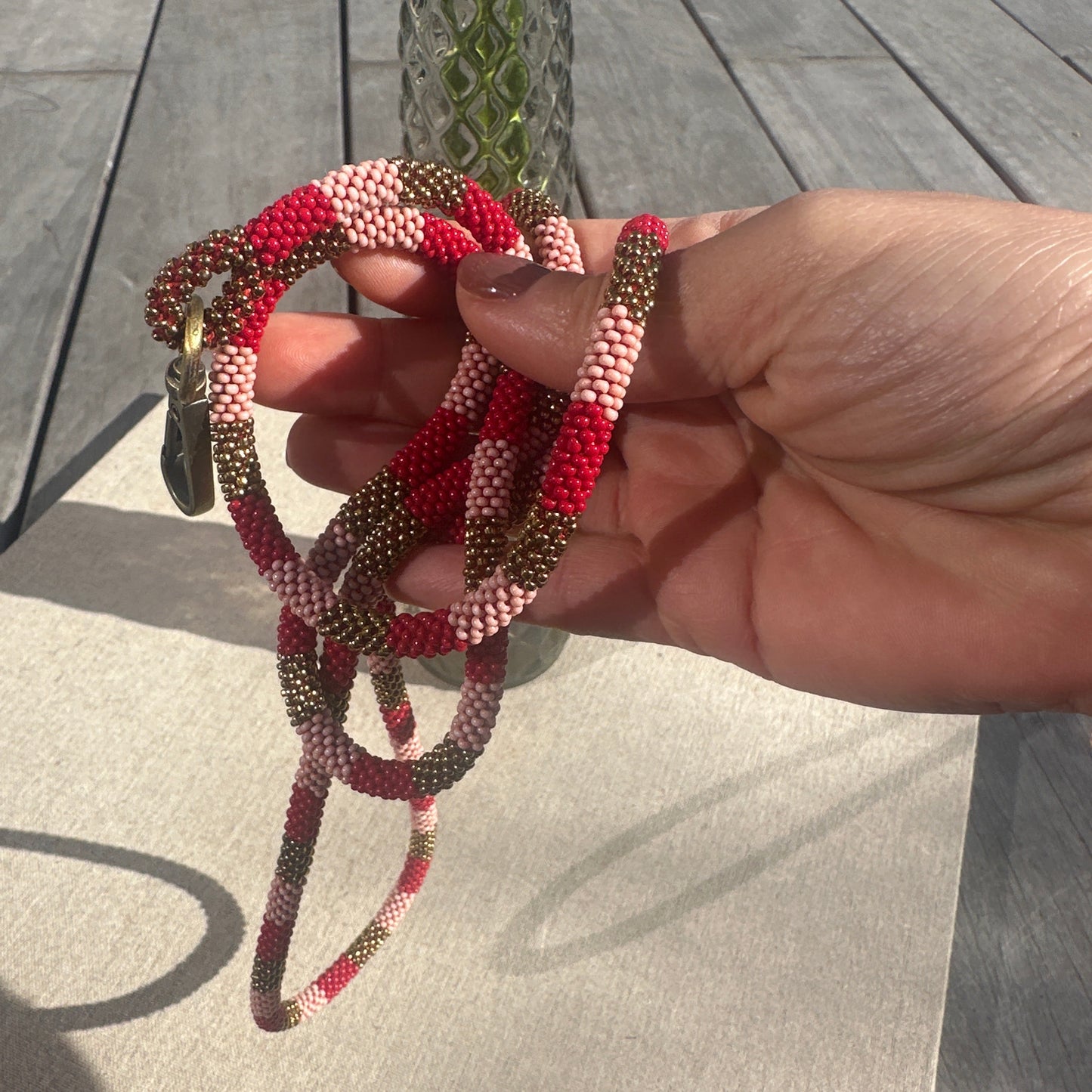 Cordon de Téléphone en Perles de verre – unique, tendance et  responsable  #A35 rose mate rouge et laiton