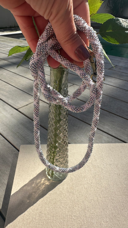 Cordon de Téléphone en Perles de verre – unique, tendance et  responsable  #A26 argenté et blanc