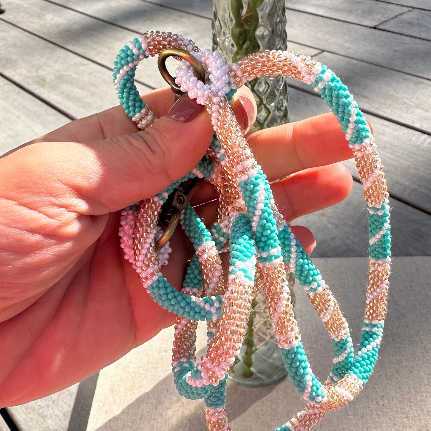 Cordon de Téléphone en Perles de verre – unique, tendance et  responsable  #A30 Turquoise, champagne rosé et blanc