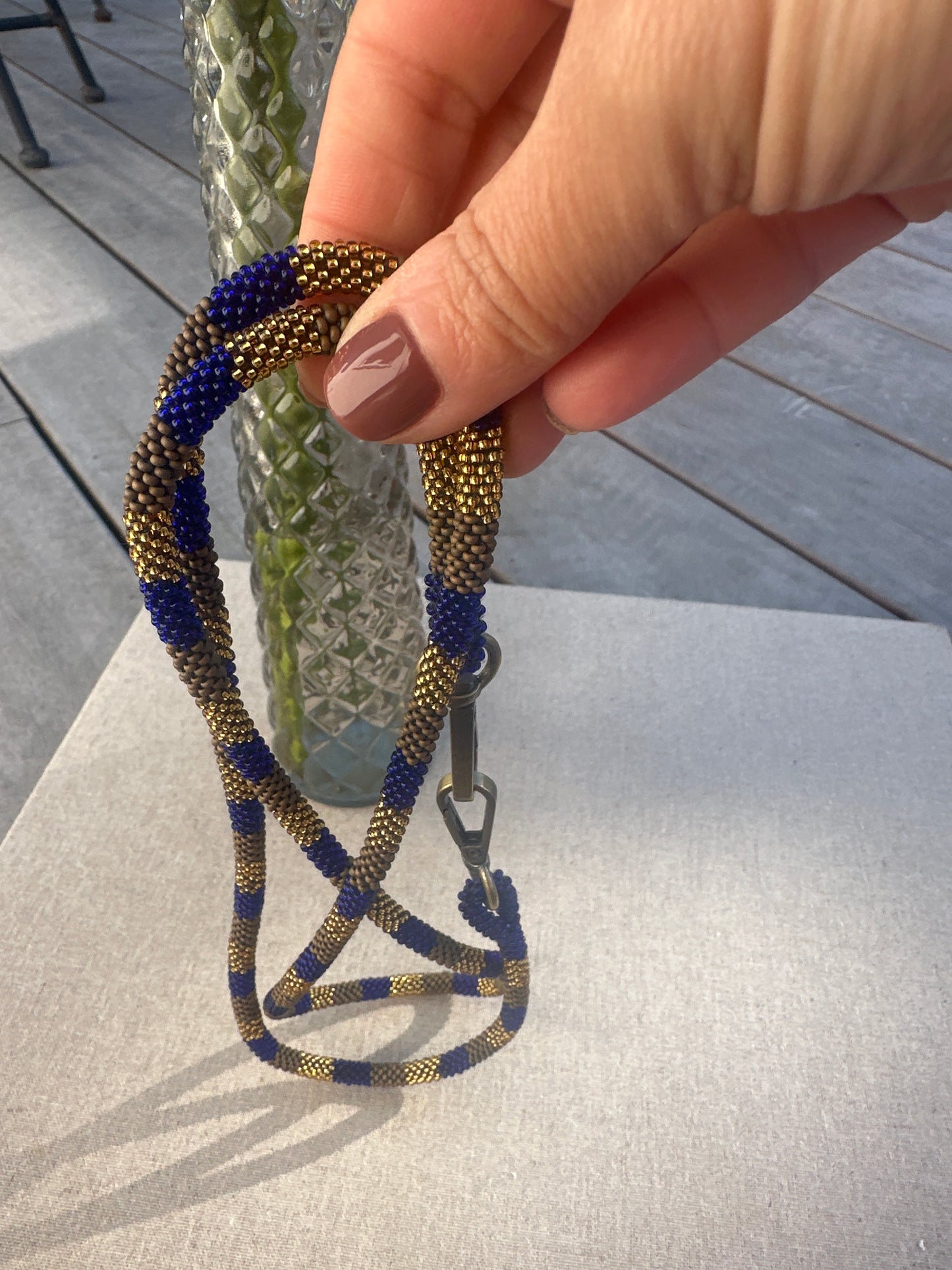 Cordon de Téléphone Portable Népalais en Perles de Verre  #A34 bleu marine doré taupe