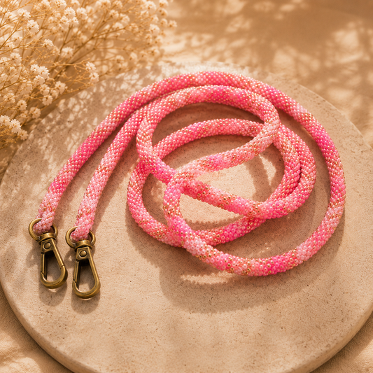 Cordon de téléphone rose nuancé – Tissé artisanalement | Trésors de Ava