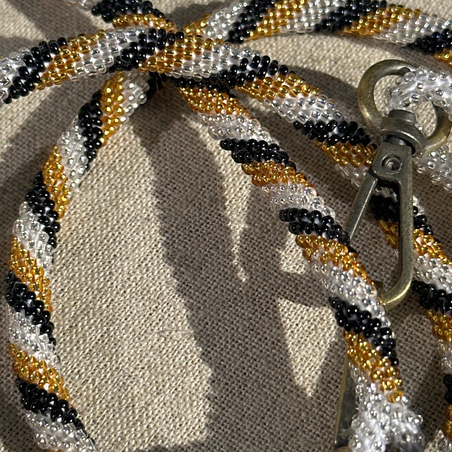 Cordon de Téléphone en Perles de verre – unique, tendance et  responsable  #A34 doré noir et transparent