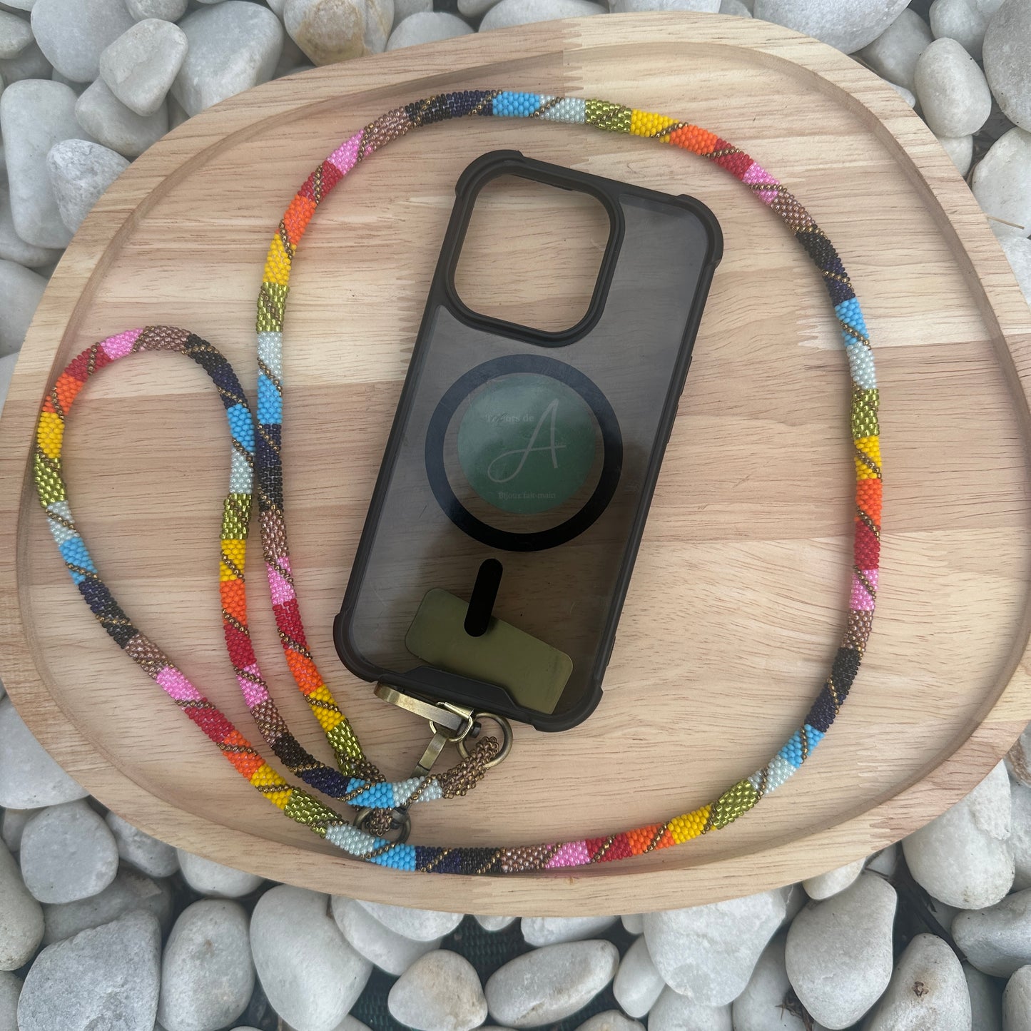 OSE – Sold out ( pré commande) Le cordon de téléphone qui affirme ta couleur