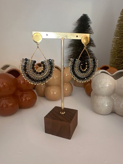 Boucles d'oreilles DEVI noire et grise b