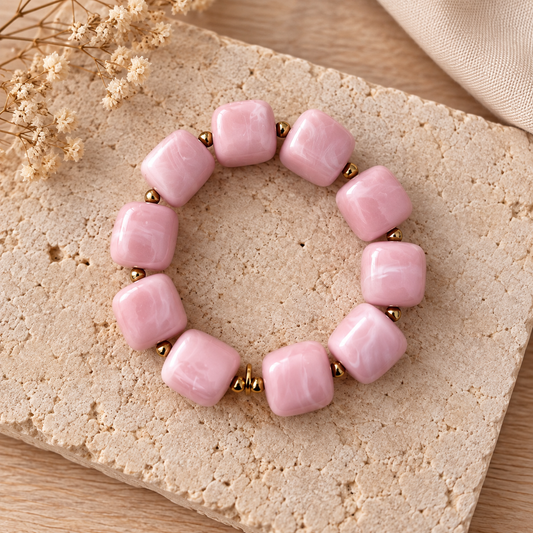 Bracelet Ice en perles carrées arrondies rose pâle  | Trésors de Ava