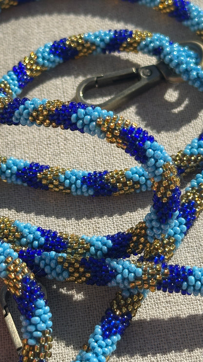 Cordon de Téléphone en Perles de verre – unique, tendance et  responsable  #A28 bleu marine, bleu ciel et doré