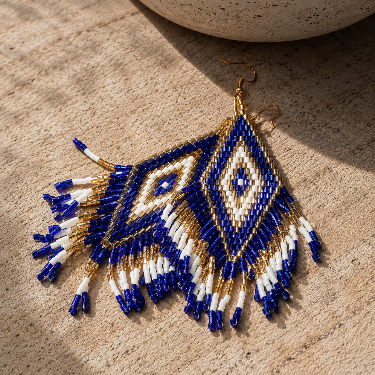 Boucles d'oreilles indiennes ANAYA bleu dure, blanc et doré
