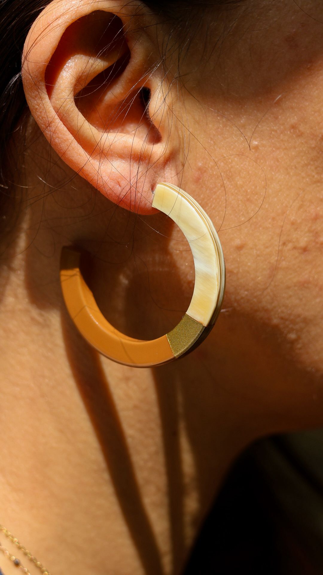 Créoles vietnamiennes en corne naturelle Collection Cleo Camel