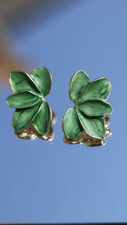 Boucles d’oreilles Soléa – demi-fleur