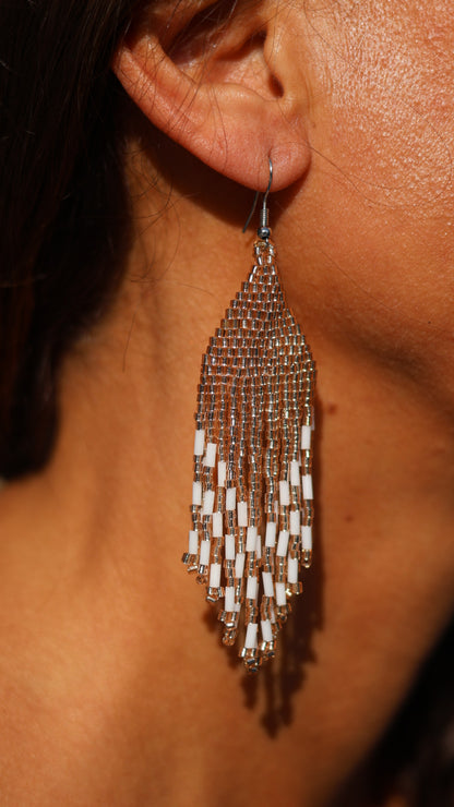 Boucles d'oreilles indiennes AMARA Rosées et blanches