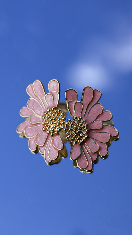 Boucles d’oreilles Pétale – demi-fleur éclatante
